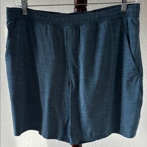 Men’s Lululemon performance short.
